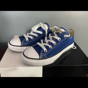Kids converse! Only worn once! Size 13